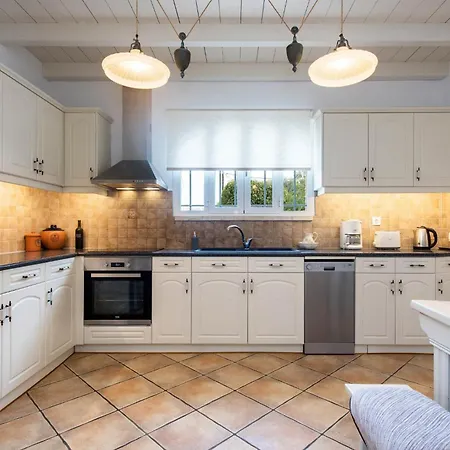 וילה Thea Estate *