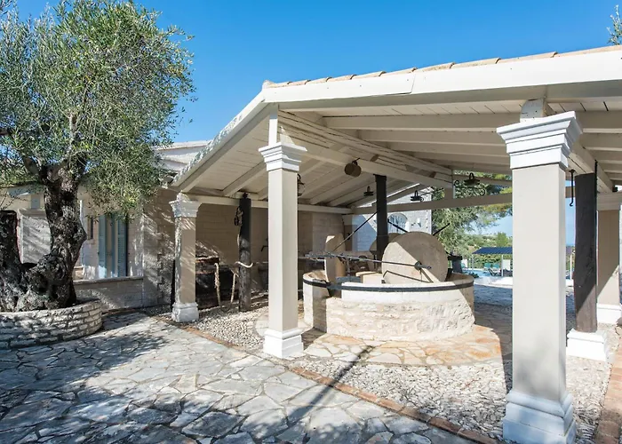Вилла Thea Estate Kellia
