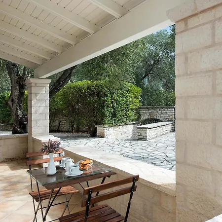 Thea Estate Villa Kellia